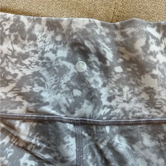 Lululemon Athletica Gray Patterned Leggings - Picture 2 of 2